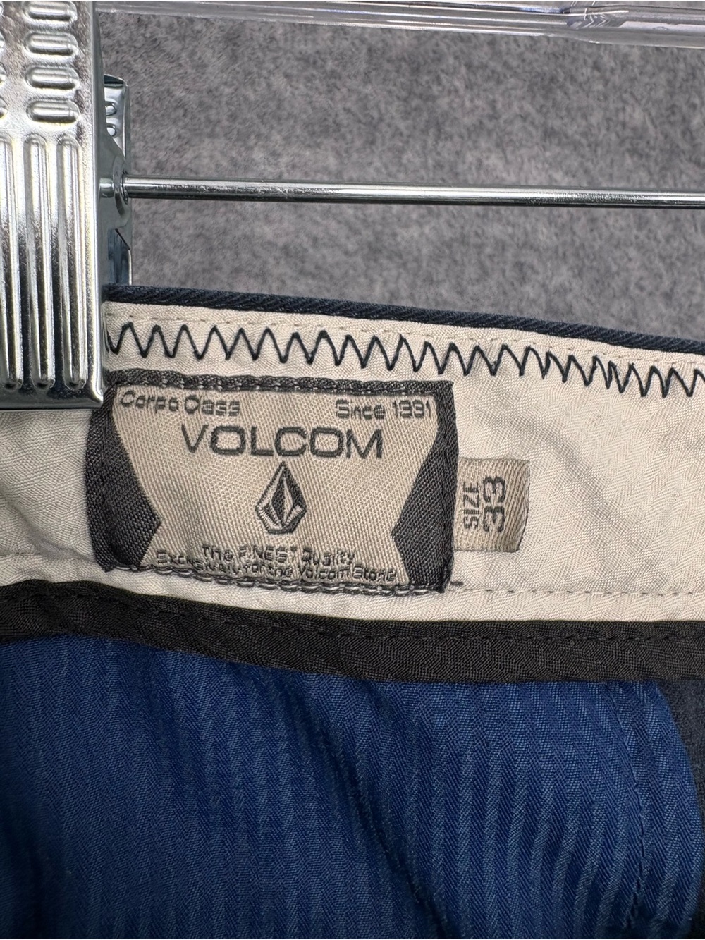 Volcom Men’s Size 33 Black Chino Skate Surf Shorts - Picture 3 of 7